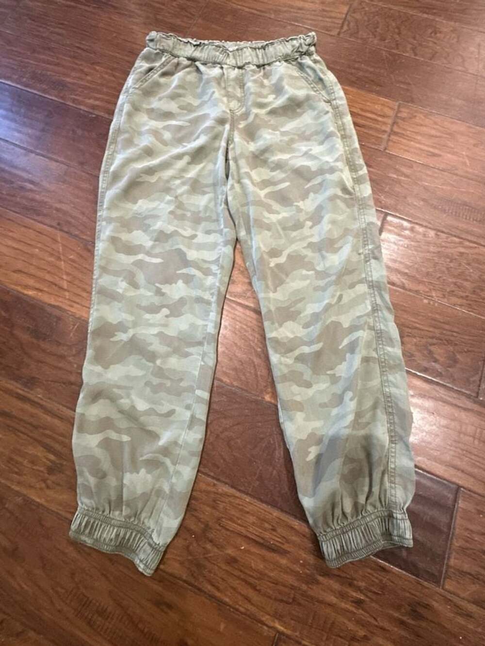 Knox Rose Women's Mid-Rise Camo Jogger Pants Green Size S